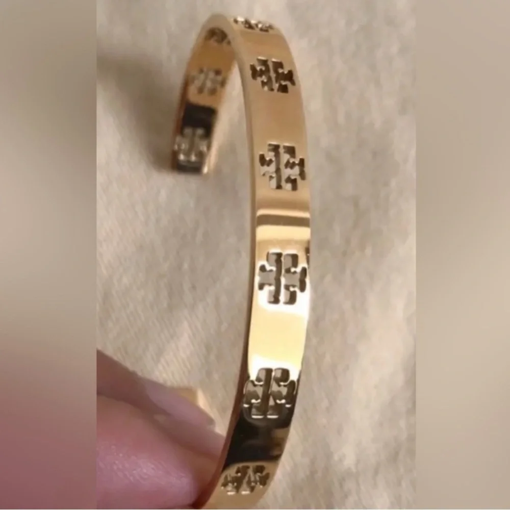 Designers Brands For Customers That Love To Wear Casual and Elegant Accessories;